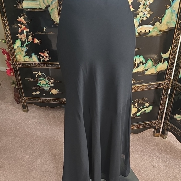 Chic Black High-Low Skirt with Embellishments - Picture 9 of 10